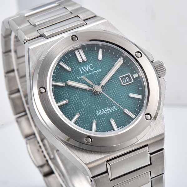 アイ・ダブリュー・シー側面デザイン